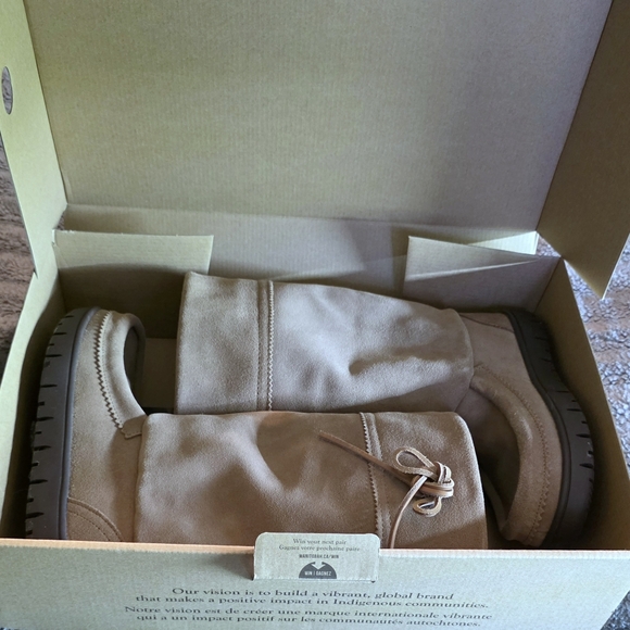 Manitobah Tan Suede Women's Boots (Size 7, Fits Narrow) - Picture 11 of 13